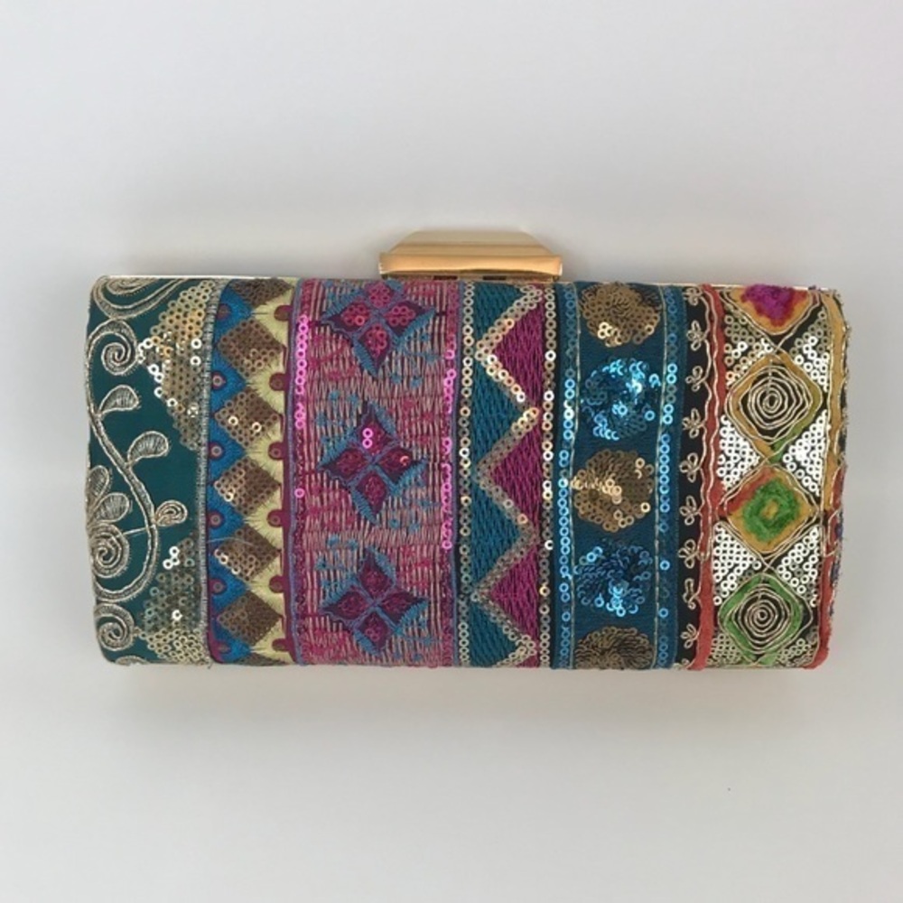 HP 12/14 BellaKiara Beautiful clutch for all seasons